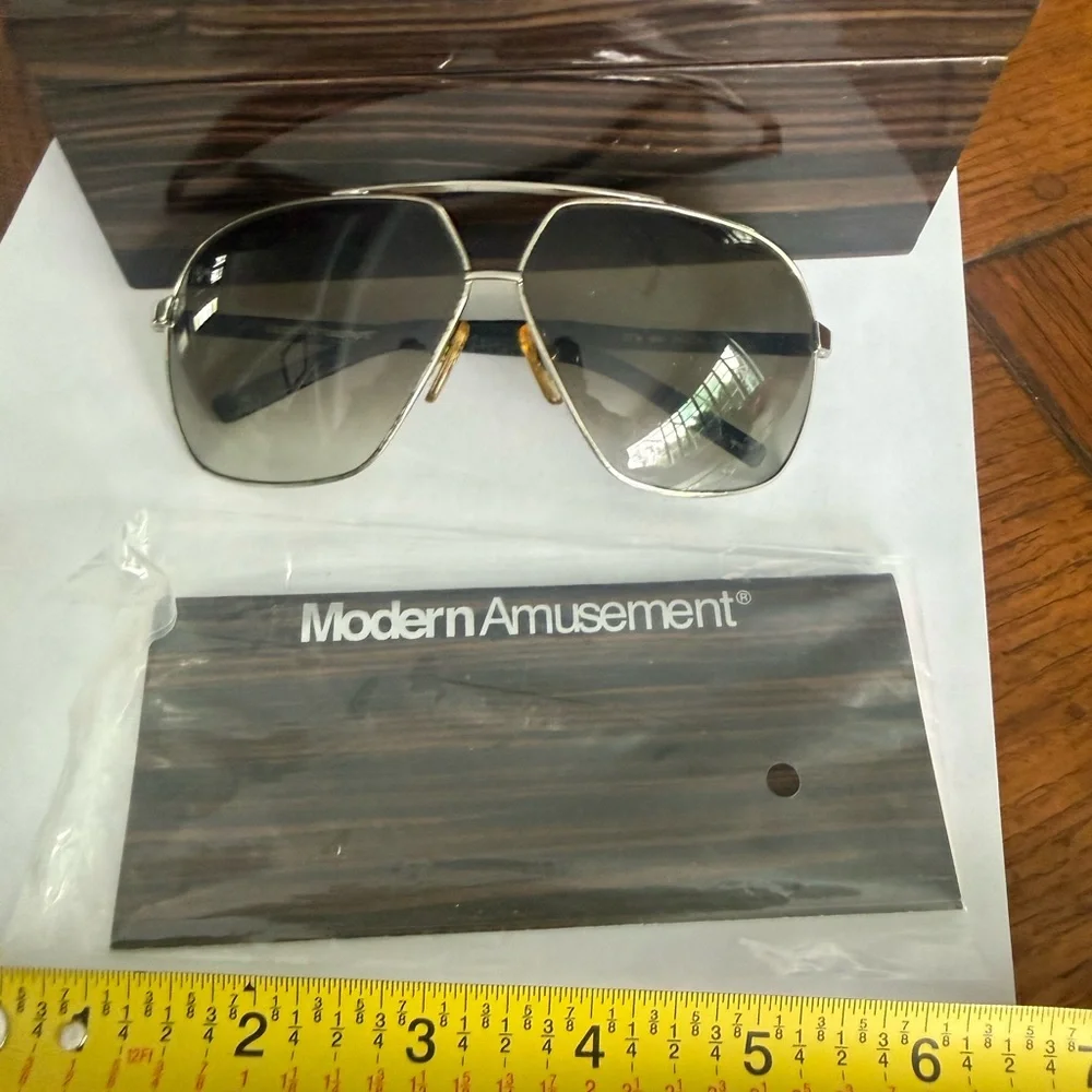 Modern Amusement no scratches